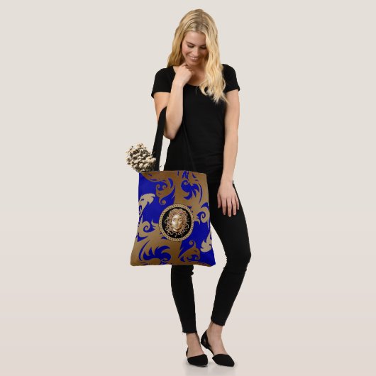 Luxury Medusa Baroque Tote Bag (Op model)