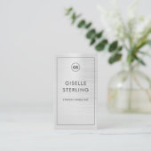 Luxury Modern Metallic Monogram QR Code Visitekaartje (Staand voorkant)