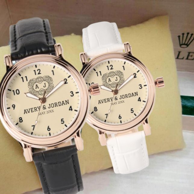 Luxury monogram cream couple names initials horloge (Creator heeft geüpload)