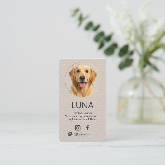 Luxury Pet Influencer Social Media Visitekaartje (Staand voorkant)