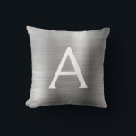 Luxury Silver Brushed Metal Monogram Name Initiaal Kussen<br><div class="desc">Luxury Silver Foil bored Metal Monogram Name and Initiaal Pillow. De kussen maken het perfecte cadeau voor iemand die haar kamer in zilver versiert.</div>