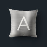Luxury Silver Brushed Metal Monogram Name Initiaal Kussen<br><div class="desc">Luxury Silver Foil bored Metal Monogram Name and Initiaal Pillow. De kussen maken het perfecte cadeau voor iemand die haar kamer in zilver versiert.</div>