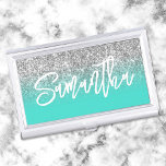 Luxury Silver Glitter Turquoise Ombre Gepersonalis Visitekaarthouder<br><div class="desc">Meisjes glam visitekaartje houder voor een luxe faux zilvergrijs glitter met glans. Pas de turkooise achtergrondkleur aan om uw eigen gepersonaliseerd ontwerp te creëer. De naam kenmerkt een witte moderne handgeschreven het schrijven de calligrafiestijl van het borstelmanuscript. Pas de doopvontkleur, grootte en stijl in dit tekstontwerp aan. U zult een...</div>
