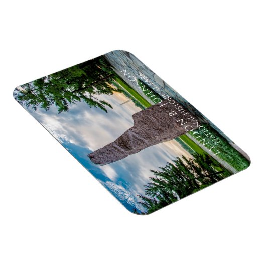 Lyndon B. Johnson-monoliet, Memorial Grove Magneet (Rechterzijde)