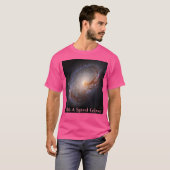 M96 Spiral Galaxy Messier Object 96 Ruimteastronoo T-shirt (Voorkant volledig)