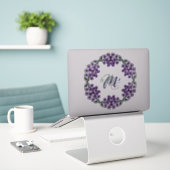 M Initiaal Unieke en Bizarre Boho Flowers Sticker (Laptop op bureau)