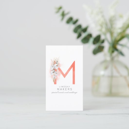 M Letter Monogram White Orchids and Pampas Grass Visitekaartje (Staand voorkant)