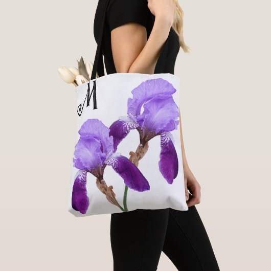 M monogram paarse iris bloemig Tote Bag (Dichtbij)