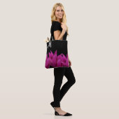  M monogram roze bloementrendy boho Tote Bag (Op model)