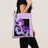  M naam monogram paarse bloemenboho Tote Bag (Dichtbij)