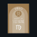 Maagd Custom Verjaardag Zodiac - Modern Design Button<br><div class="desc">Personaliseer deze knop met een geboortedatum en naam. Een aangepast ontwerp met het sterrenbeeld Maagd - plus persoonlijkheidskenmerken, informatie en sterrenbeeld. Personaliseer deze verjaardagskaars met een geboortedatum en naam. Een aangepast verjaardagsontwerp met het sterrenbeeld - Maagd - plus persoonlijkheidskenmerken, informatie en constellatie. Een warme bruine kleur geassocieerd met Maagd is...</div>