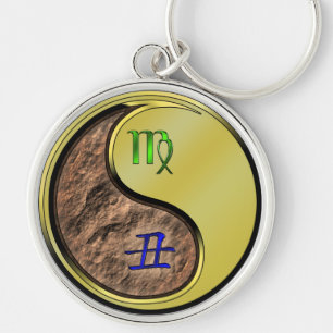 Maagd en metalen os sleutelhanger