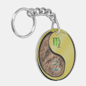 Maagd en metalen slang sleutelhanger (Voorkant Links)