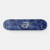 Maagd Zodiac-teken op blauwe digitale camouflage Skateboard (Horizontaal)