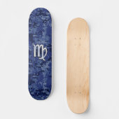 Maagd Zodiac-teken op blauwe digitale camouflage Skateboard (Voorkant)
