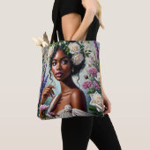 Maagd zwarte vrouw met Rozen en chrysanten Tote Bag (Dichtbij)