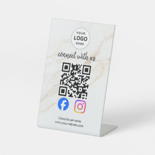 maak contact met ons instagram facebook sociale me reclamebord met voetstuk
