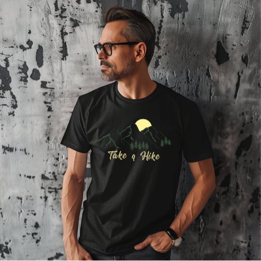Maak een wandeling outdoor wandelen logo pijnbomen t-shirt