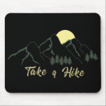 Maak een wandeling wandelaars wandelen pijnbomen muismat<br><div class="desc">Wandelen is een geweldige manier om actief te blijven en te genieten van het prachtige buitenleven. Met dit unieke outdoor wandel logo grafisch ontwerp, kunt u show mensen die je graag naar buiten komen en in de frisse lucht ademen. Het is ideaal voor elke outdoor wandelliefhebber en kan ook worden...</div>