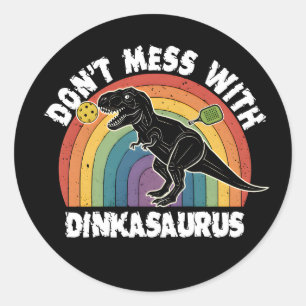 Maak geen grappen met Dinkasaurus Pickleball Ronde Sticker