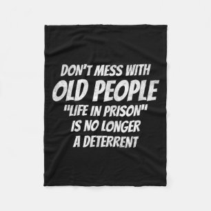 Maak geen grappen met oude mensen Grappige spreuk  Fleece Deken