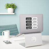 Maak het eenvoudig voor het cadeau met eenvoud sticker (Laptop op bureau)