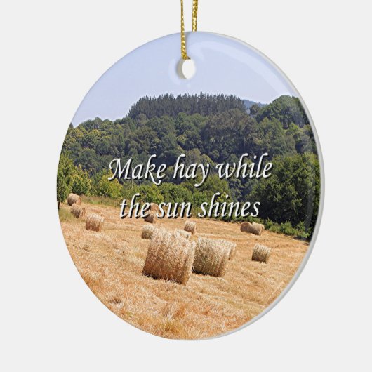 Maak hooi terwijl de zon hooibalen schijnt, Spanje Keramisch Ornament (Links)