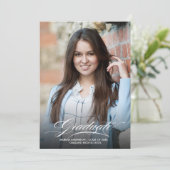 Maak Je Eigen Afstudeerfoto Uitnodiging (Staand voorkant)