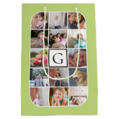 Maak je eigen fotocollage, monogram lichtgroen medium cadeauzakje (Achterkant)