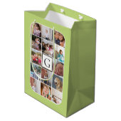 Maak je eigen fotocollage, monogram lichtgroen medium cadeauzakje (Achterkant Gekanteld)