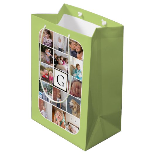 Maak je eigen fotocollage, monogram lichtgroen medium cadeauzakje (Achterkant Gekanteld)