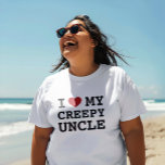 Maak je eigen hart t-shirt<br><div class="desc">Ik hou van mijn Creepy oom T-Shirt - Er zijn zeker momenten waarop we wensen dat we onze familie konden kiezen. Dat moment waarop je familielid of broer iets doet dat waardig is, overkomt ons allemaal. Maar tenslotte wordt gezegd en gedaan dat het deze ecentriciteiten zijn die ons dierbaren dierbaren...</div>