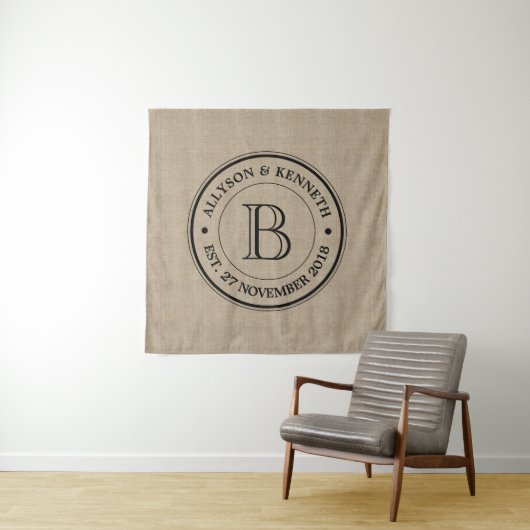 Maak Je Eigen Jute Logo Jubileum Monogram Wandkleed (In situ)