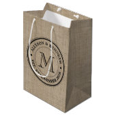 Maak je eigen Logo monogram Burlap Retro Medium Cadeauzakje (Voorkant Gekanteld)