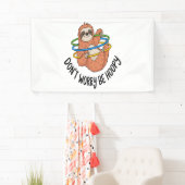 Maak je geen zorgen, wees hoopy luiaard spandoek (Insitu)