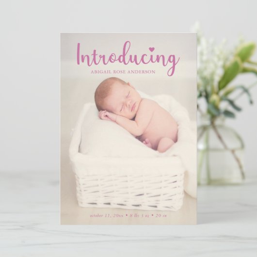 Maak kennis met de hand met het roze babymeisje aankondiging (Staand voorkant)