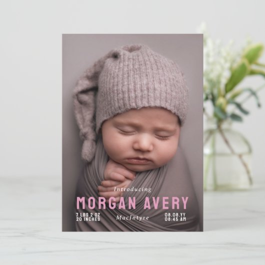 Maak kennis met roze Typografie Nieuwe babyfoto Aankondiging (Staand voorkant)