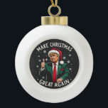 Maak kerst weer geweldig Lelijke kersttrui Trump Keramische Bal Ornament<br><div class="desc">Trump Vance,  Donald Trump,  Verkiezingen 2024,  Kersttrui,  Lelijke Xmassweater,  Kerstman,  Republikein,  Stemmen,  president</div>