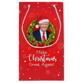 Maak kerstcadeau weer leuk, Trump MAGA grappig Klein Cadeauzakje (Achterkant)
