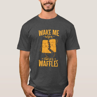 Maak me wakker als er Wafels heerlijke gebakscadea T-shirt