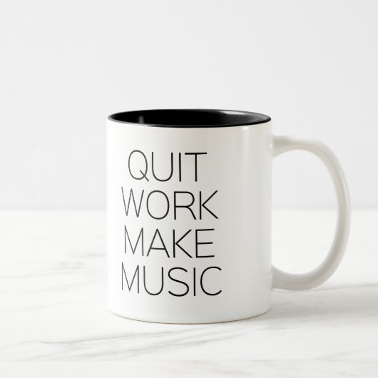 Maak muziek af met werk tweekleurige koffiemok (Rechts)