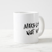 Maak van liefde geen oorlog grote koffiekop (Voorkant rechts)