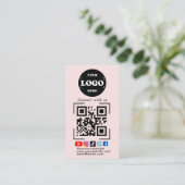 Maak verbinding met ons Social Media QR Code roze Visitekaartje (Staand voorkant)
