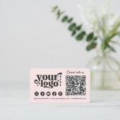 Maak verbinding met ons Social Media QR Code roze Visitekaartje (Staand voorkant)