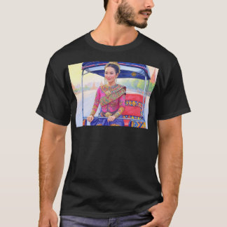 Maalea rijdt op een zelfrijdende Tuk XII T-shirt