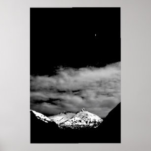 Maan boven besneeuwde berg door J.W. Fatherree. Poster