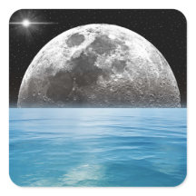 Maan boven de oceaan
