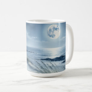 Maan boven kalme zee koffiemok