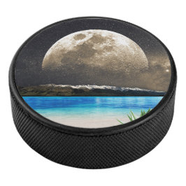 maan en strand hockey puck
