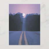 Maan over open weg briefkaart (Voorkant)